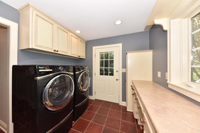 W176N8474 Sunset Ridge DRIVE, Menomonee Falls, WI 53051