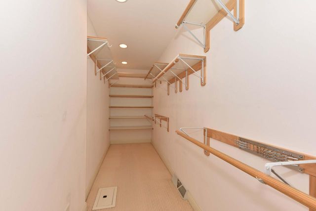 W176N8474 Sunset Ridge DRIVE, Menomonee Falls, WI 53051