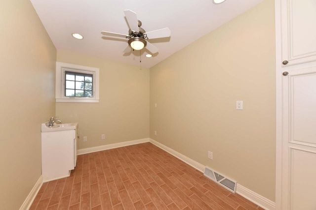 W176N8474 Sunset Ridge DRIVE, Menomonee Falls, WI 53051