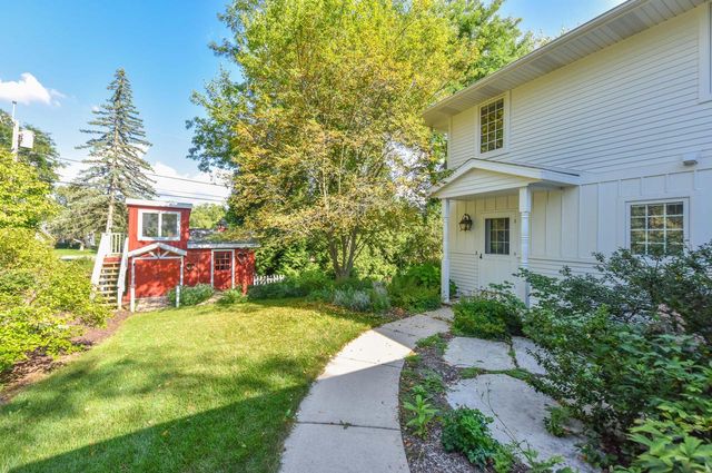 W176N8474 Sunset Ridge DRIVE, Menomonee Falls, WI 53051