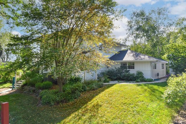 W176N8474 Sunset Ridge DRIVE, Menomonee Falls, WI 53051