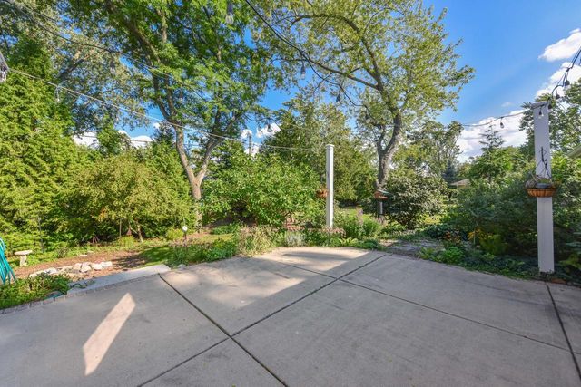 W176N8474 Sunset Ridge DRIVE, Menomonee Falls, WI 53051