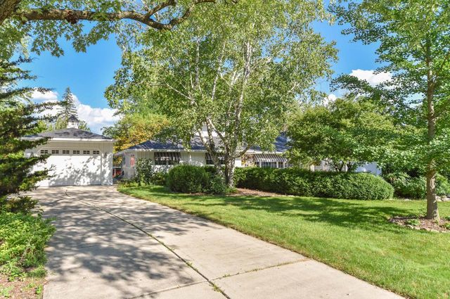 W176N8474 Sunset Ridge DRIVE, Menomonee Falls, WI 53051