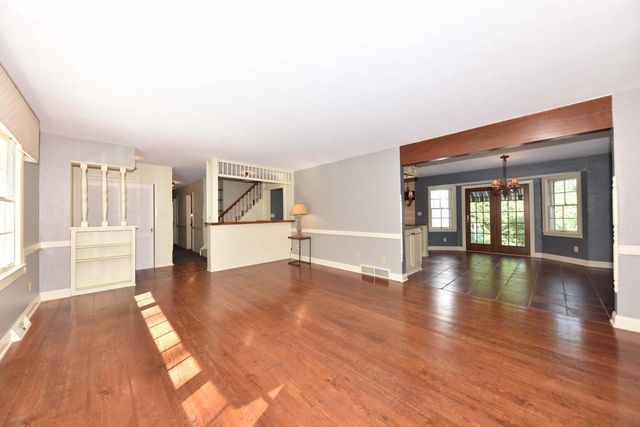 W176N8474 Sunset Ridge DRIVE, Menomonee Falls, WI 53051