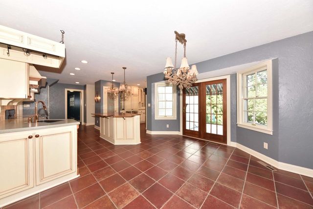 W176N8474 Sunset Ridge DRIVE, Menomonee Falls, WI 53051