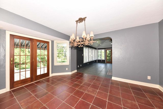 W176N8474 Sunset Ridge DRIVE, Menomonee Falls, WI 53051