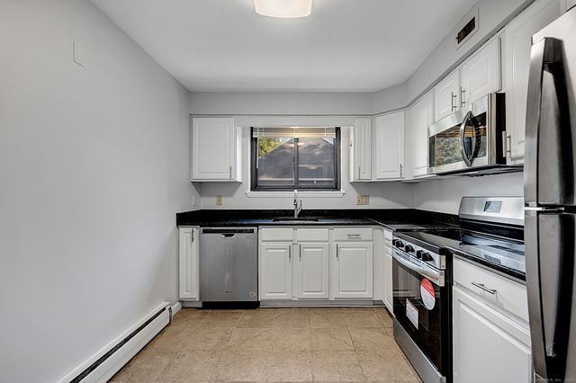 9 Concord Street APT B1, West Hartford, CT 06119