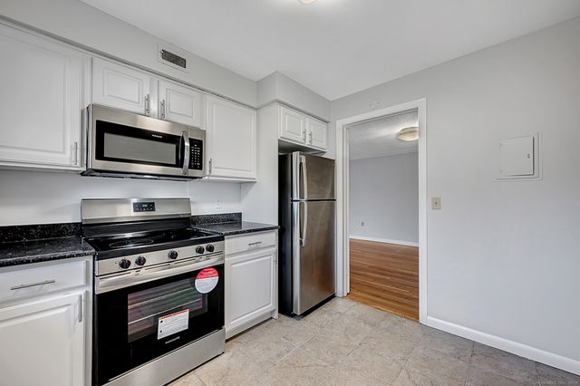 9 Concord Street APT B1, West Hartford, CT 06119