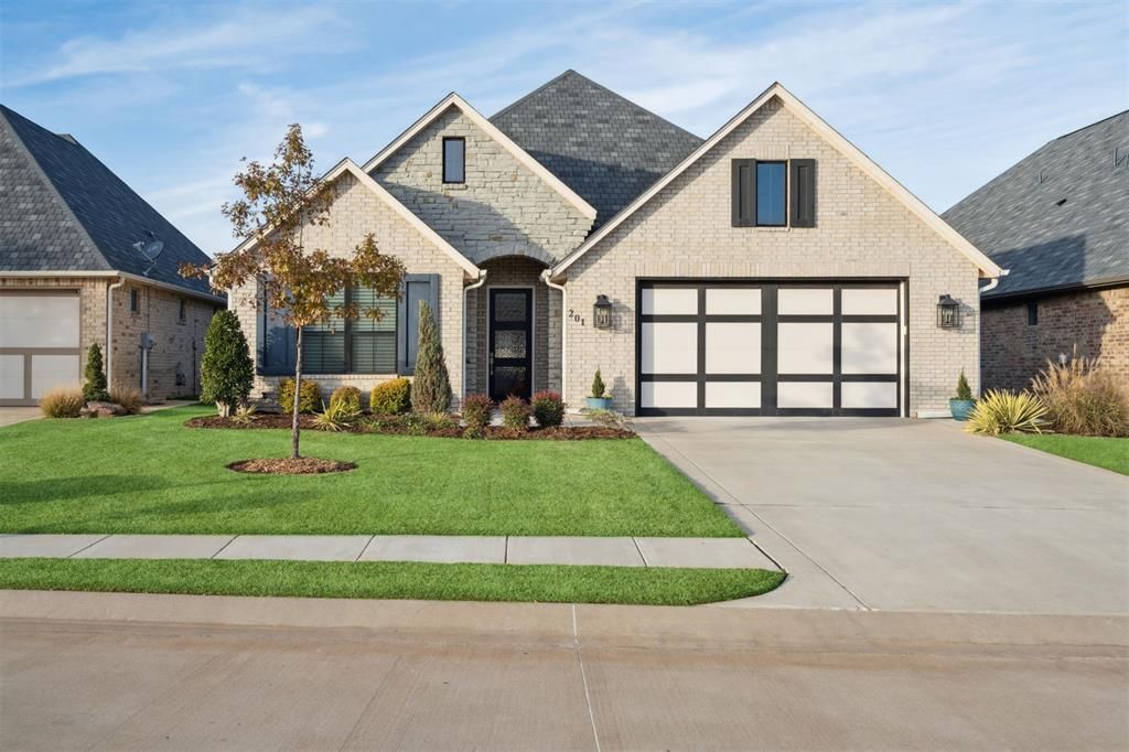 201 Pont De Normandie Court, Edmond, OK 73034