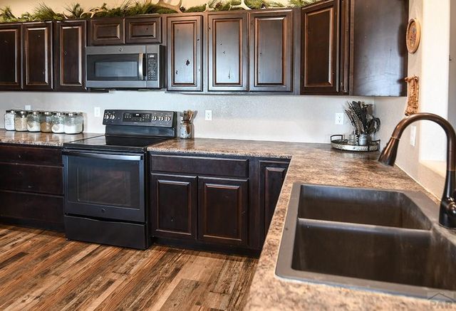 7559 Soda Creek Rd, Pueblo, CO 81023