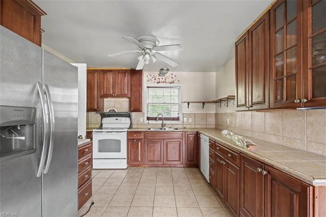 5102 Evelyn CT, Hampton, VA 23605