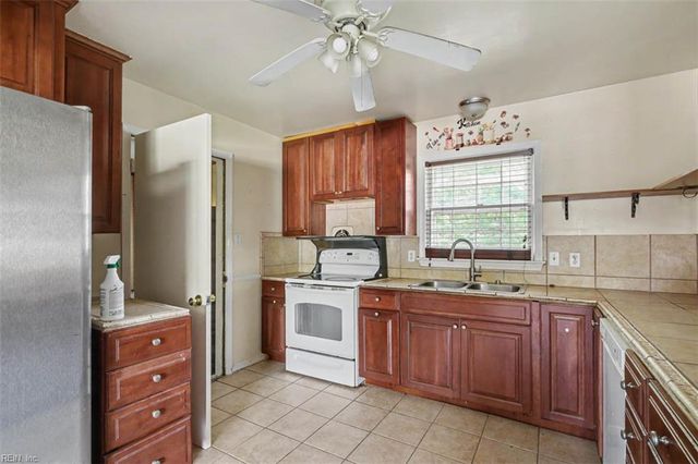5102 Evelyn CT, Hampton, VA 23605