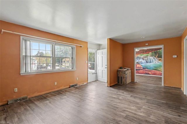 5102 Evelyn CT, Hampton, VA 23605