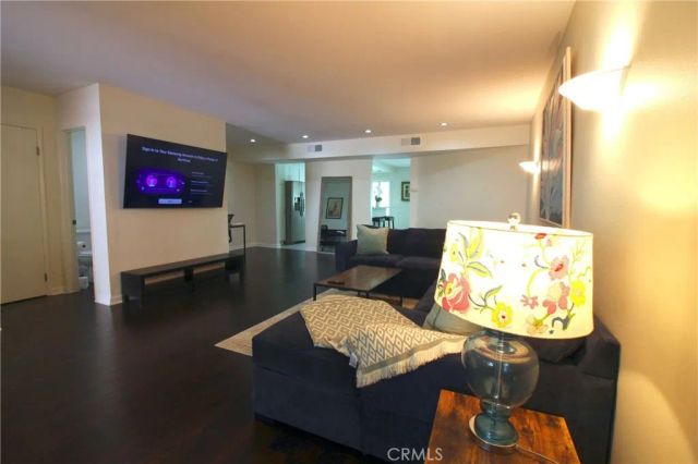 5404 Quakertown Avenue 1, Woodland Hills, CA 91364