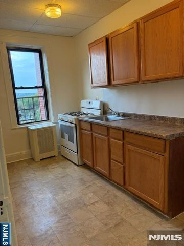 805 Red Road D6, Teaneck, NJ 07666