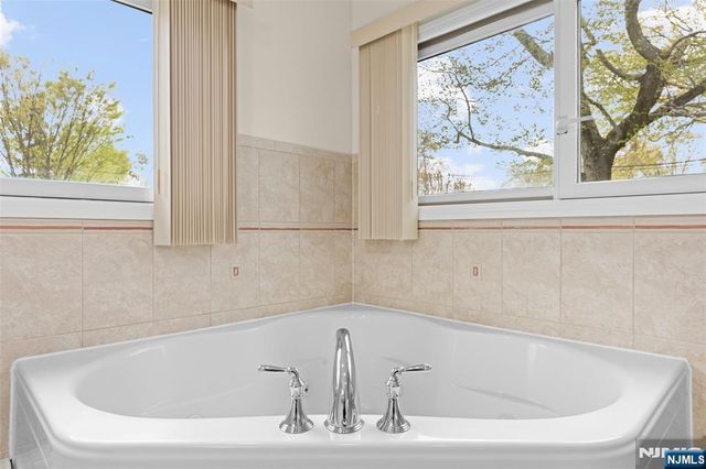 276 Concord Drive, River Edge, NJ 07661