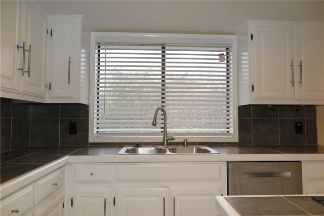 201 Norwood ST W, Georgetown, TX 78628