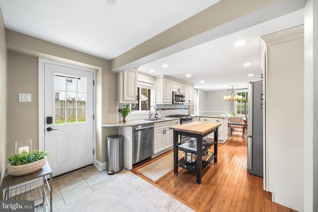 411 SUGARTOWN RD, Wayne, PA 19087