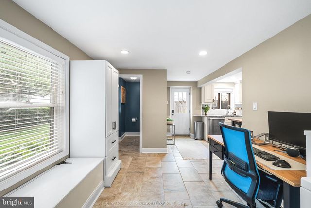 411 SUGARTOWN RD, Wayne, PA 19087