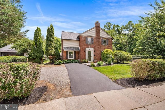 411 SUGARTOWN RD, Wayne, PA 19087