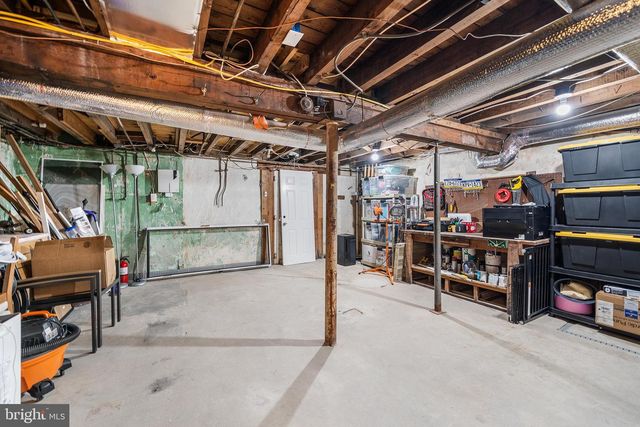 411 SUGARTOWN RD, Wayne, PA 19087