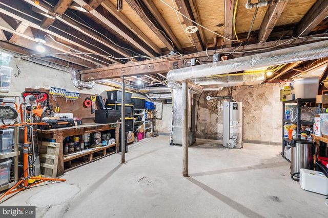 411 SUGARTOWN RD, Wayne, PA 19087