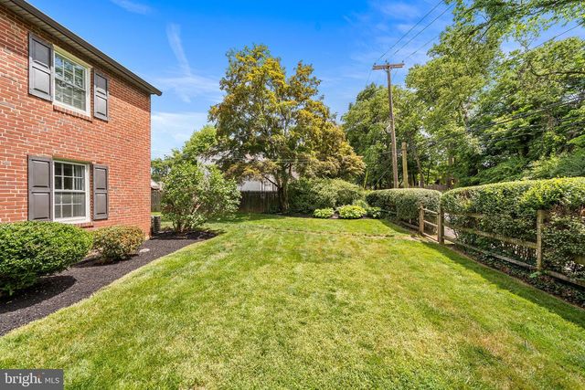 411 SUGARTOWN RD, Wayne, PA 19087