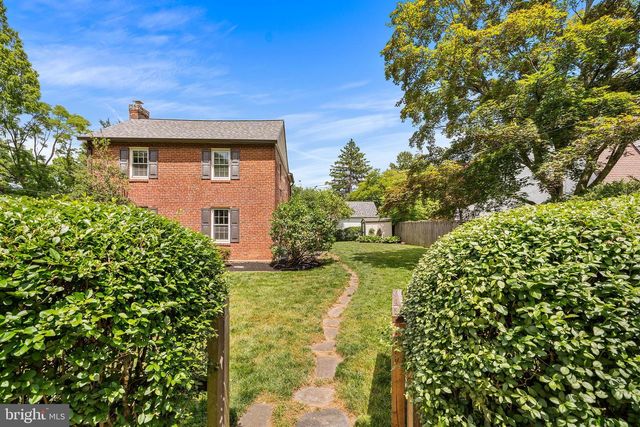 411 SUGARTOWN RD, Wayne, PA 19087