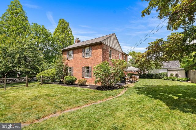 411 SUGARTOWN RD, Wayne, PA 19087