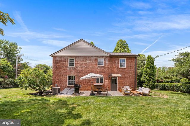 411 SUGARTOWN RD, Wayne, PA 19087