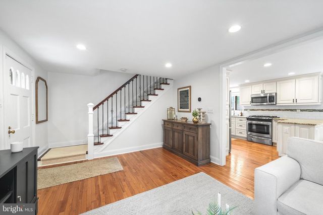 411 SUGARTOWN RD, Wayne, PA 19087