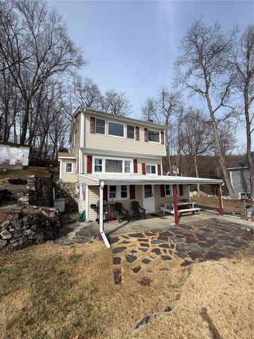 165 W Lakeshore Drive, Carmel, NY 10512