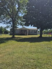 1824 Austin Rd, Lafayette, TN 37083