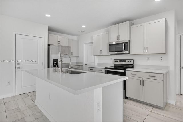 619 NE 5th St, Florida City, FL 33034