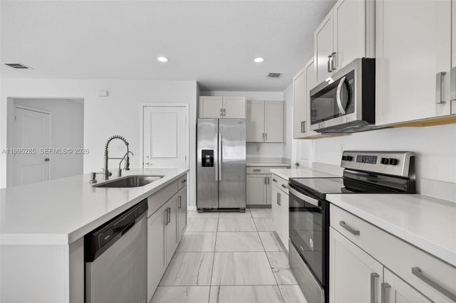 619 NE 5th St, Florida City, FL 33034