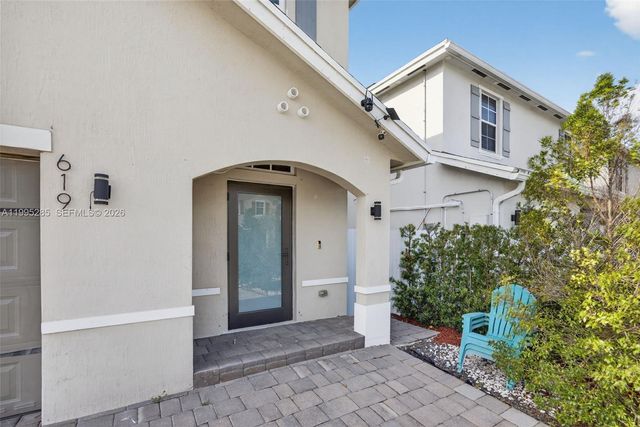 619 NE 5th St, Florida City, FL 33034