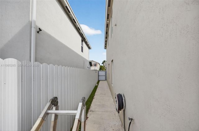 619 NE 5th St, Florida City, FL 33034