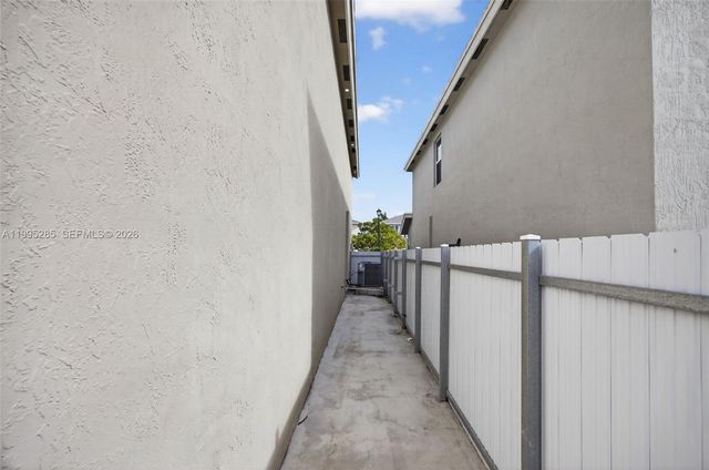 619 NE 5th St, Florida City, FL 33034