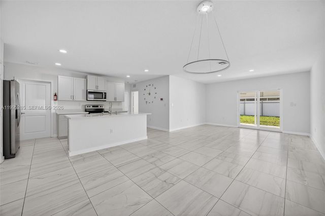 619 NE 5th St, Florida City, FL 33034