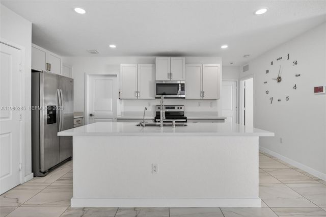 619 NE 5th St, Florida City, FL 33034