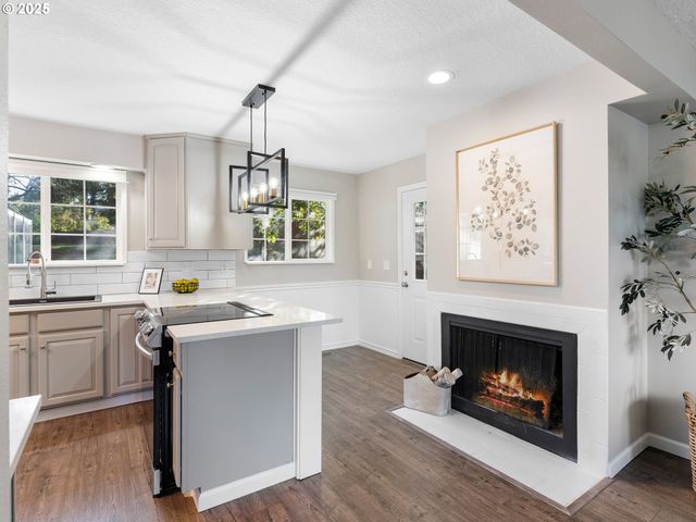 1010 MARYLHURST Dr, West Linn, OR 97068