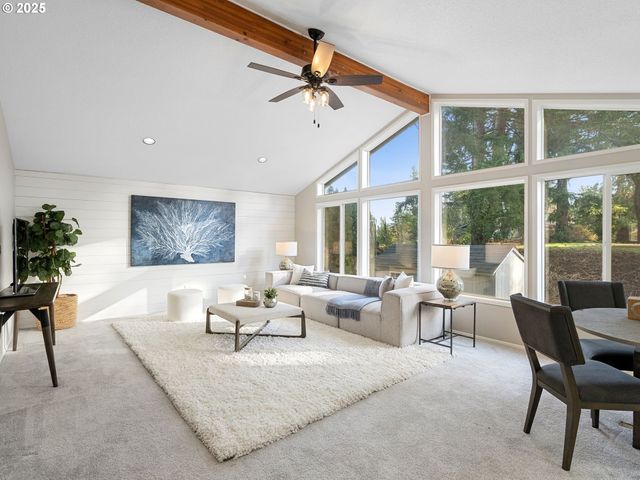 1010 MARYLHURST Dr, West Linn, OR 97068