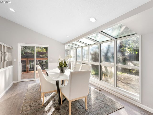 1010 MARYLHURST Dr, West Linn, OR 97068