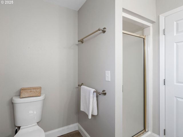 1010 MARYLHURST Dr, West Linn, OR 97068