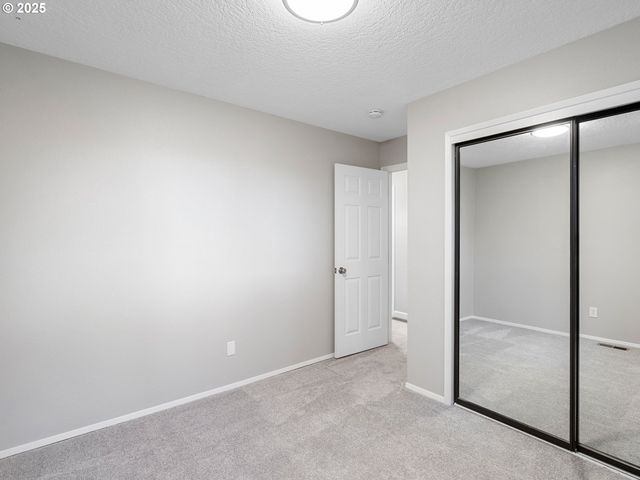 1010 MARYLHURST Dr, West Linn, OR 97068