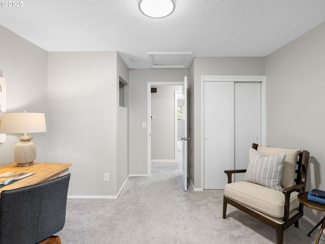 1010 MARYLHURST Dr, West Linn, OR 97068