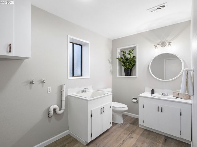 1010 MARYLHURST Dr, West Linn, OR 97068