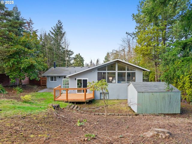 1010 MARYLHURST Dr, West Linn, OR 97068