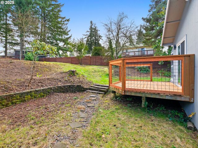 1010 MARYLHURST Dr, West Linn, OR 97068