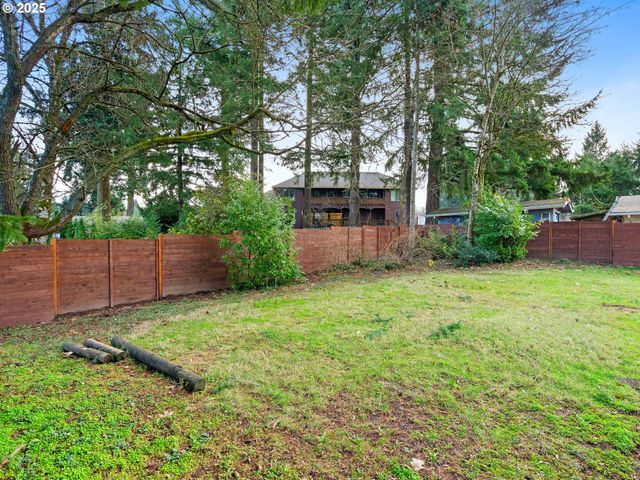 1010 MARYLHURST Dr, West Linn, OR 97068